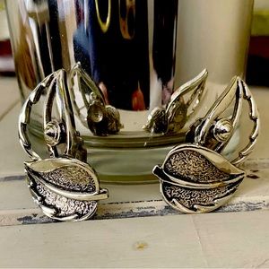 Vintage Sarah Coventry clip on fall leaf earrings